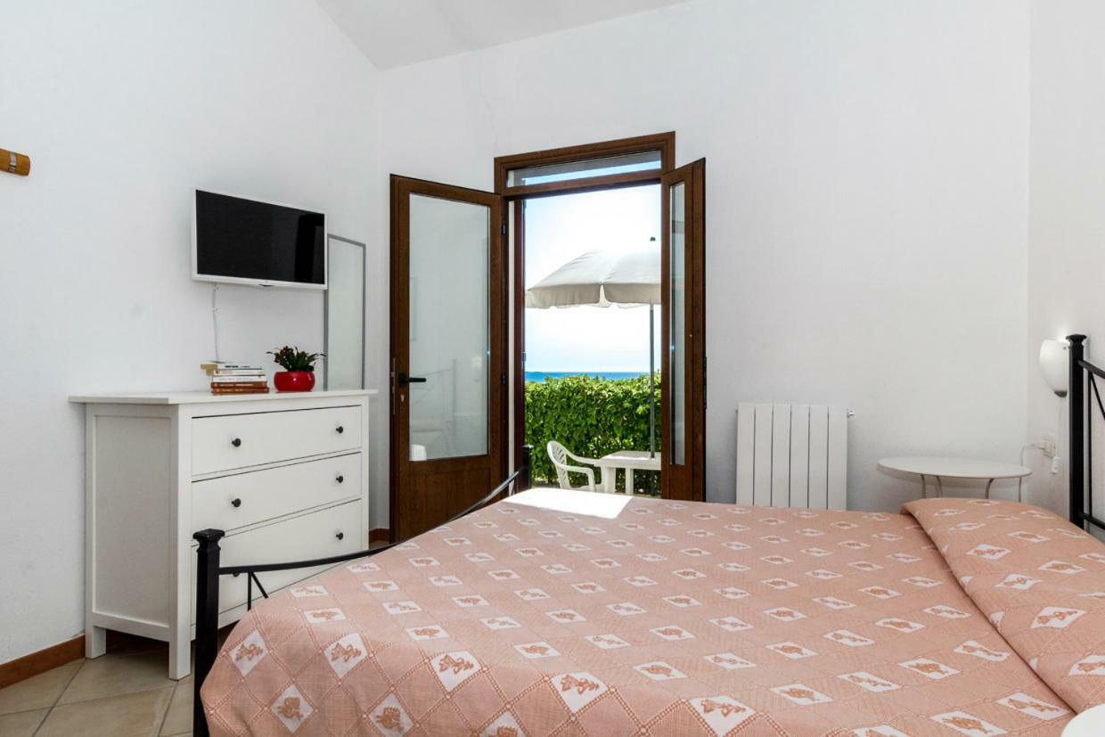 サルキットゥ・クーリエリ Mare Lughente Bed & Breakfast エクステリア 写真