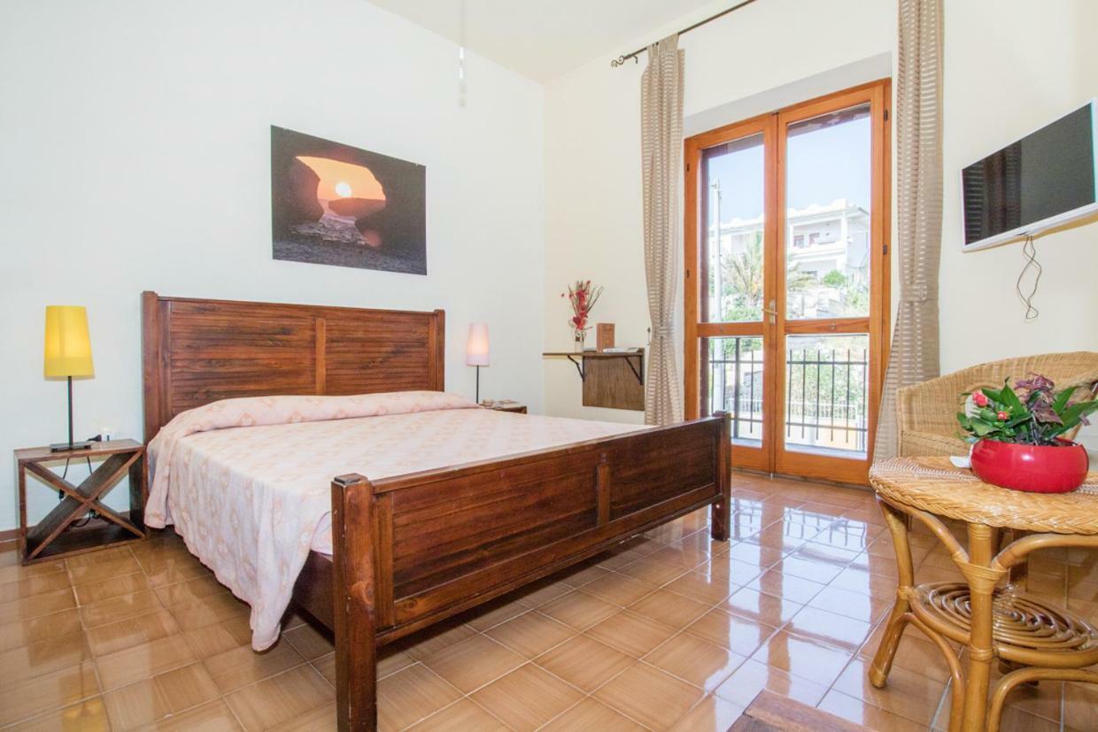 サルキットゥ・クーリエリ Mare Lughente Bed & Breakfast エクステリア 写真
