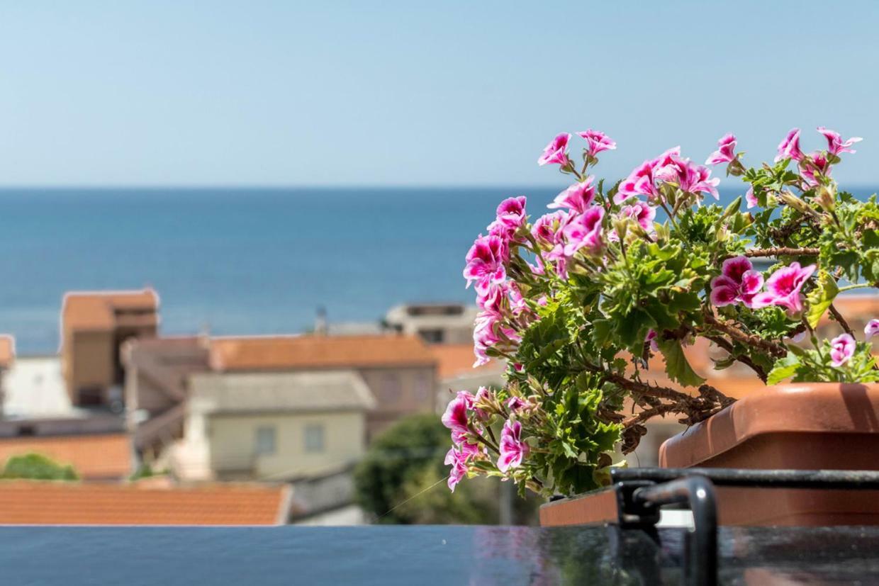 サルキットゥ・クーリエリ Mare Lughente Bed & Breakfast エクステリア 写真