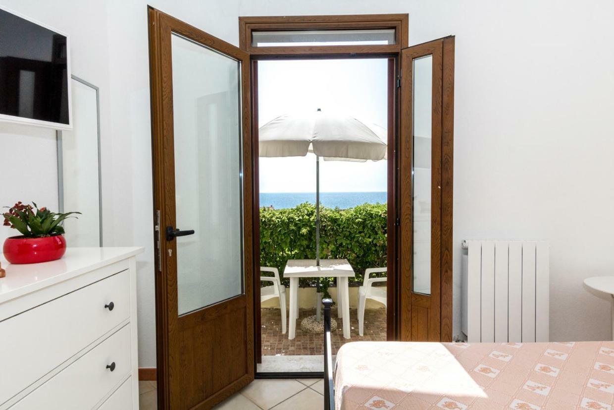 サルキットゥ・クーリエリ Mare Lughente Bed & Breakfast エクステリア 写真
