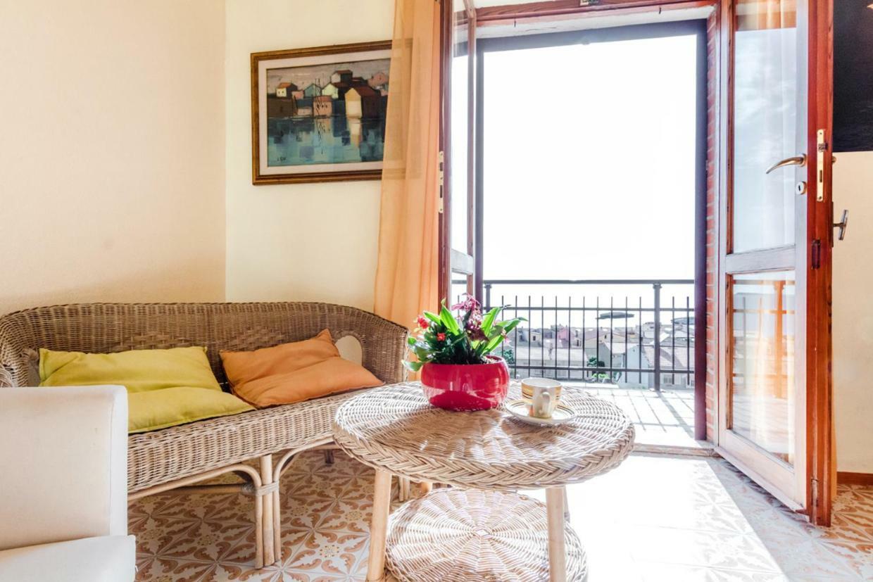 サルキットゥ・クーリエリ Mare Lughente Bed & Breakfast エクステリア 写真